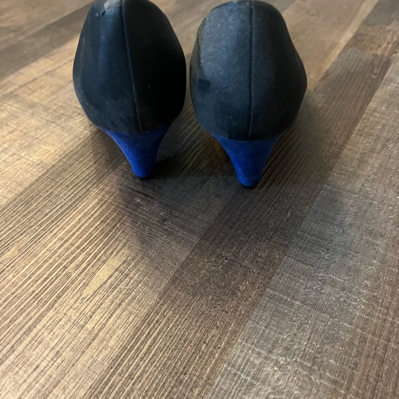 Never Worn Elegant Black and Blue Women's Heels - Picture 5 of 6